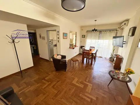 Semipiso 2 amb. Cfte con balcón y cocina indep.