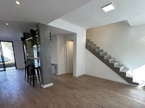 Casa 4 ambientes con 2 baños