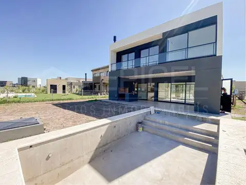 CASA A LA VENTA A ESTRENAR EN SAN FELIPE + 5 AMB Y PISCINA