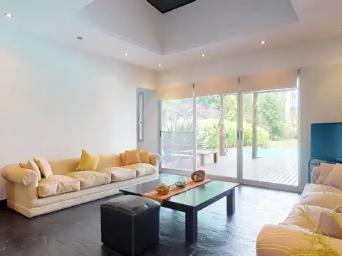 Casa 4 ambientes con 3 baños