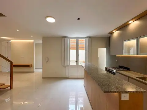 Casa de 3 dormitorios reciclada con patio y parrillero en Lourdes