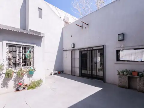 VENTA CASA 3 AMB COCHERA PATIO QUINCHO LANUS