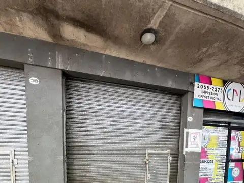 Local 25 m² con Blindex y Cortina Metalica m de Av Nazca