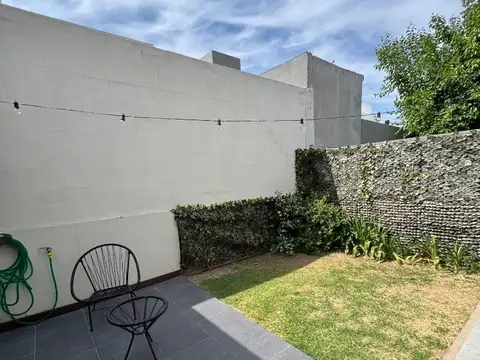 Casa en Alquiler Temporal con 1 cochera