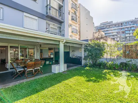 EXCELENTE DEPARTAMENTO TIPO CASA - 4 AMBIENTES - DEPENDENCIA - COCHERAS - JARDÍN - VILLA URQUIZA