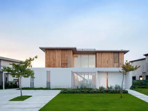Venta Casa - Barrio Costas - Puertos del Lago - 7 Ambientes