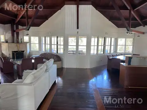 Casa en Venta con 2 cocheras