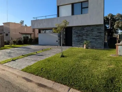 Casa en Venta en Pilar del Este - Santa Emilia, USD 210.000