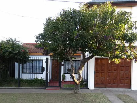 VENTA DE PROPIEDAD 5 AMBIENTES EN VILLA TESEI