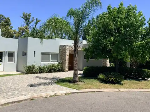 Casa en venta en Casco de Álvarez  Barrio Cerrado con seguridad