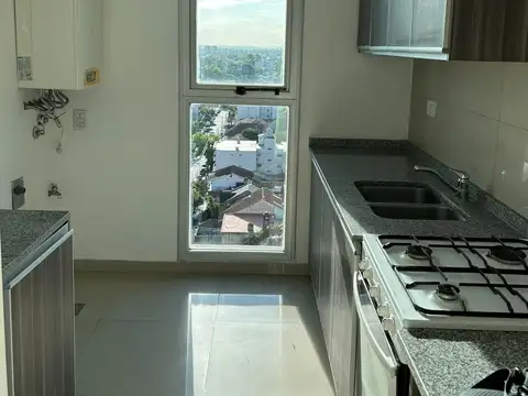 Las Lomitas excelente ubicacion, amplio y luminoso al frente
