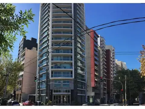 Las Lomitas excelente ubicacion, amplio y luminoso al frente