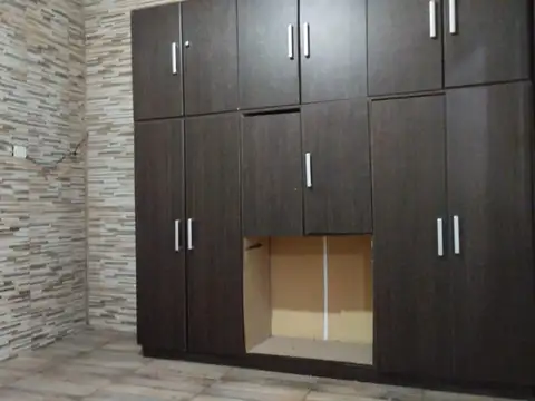 Casa en Alquiler con 5 cocheras
