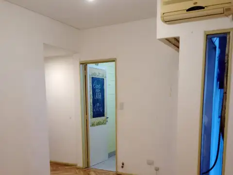 2 AMBIENTES IMPECABLE CON AIRE ACONDICIONADO SOBRE AVDA