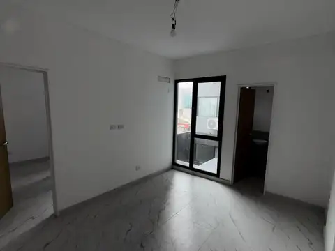 Depto. 2 amb. con toilette y dormitorio en suite con vestidor