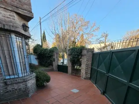 Casa en Alquiler en Barrio Parque Field, $ 1.450.000