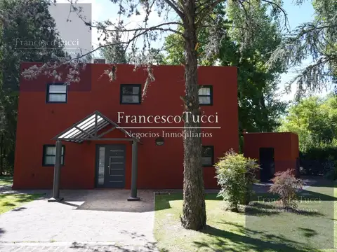 Casa 5 ambientes con 3 baños