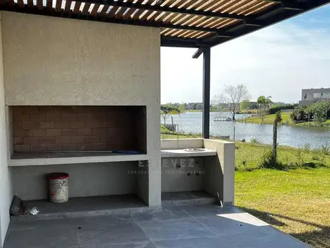 Casa 6 ambientes con 4 baños