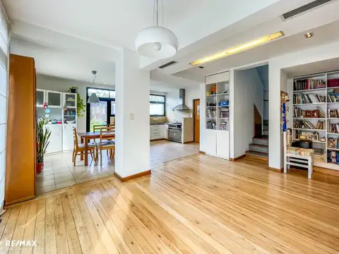 Casa en Venta con 2 cocheras