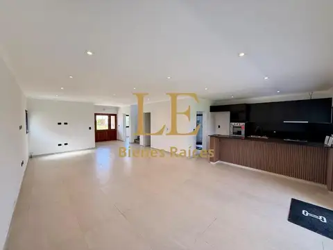 Casa en Venta con 4 cocheras
