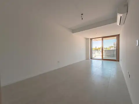VENTA SEMIPISO 4 AMBIENTES A ESTRENAR CON BALCÓN Y PATIO