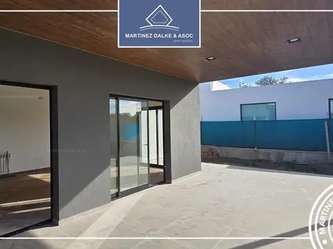 Casa 4 ambientes con 3 baños