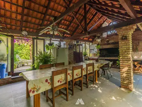 Venta Casa de 3 dormitorios y piscina en Atlantida