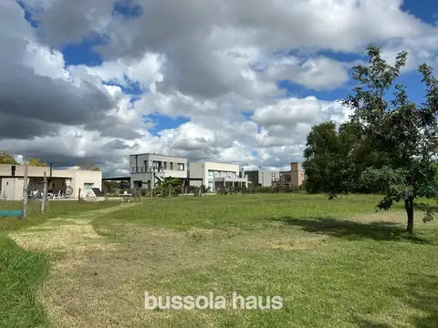 Lote interno en venta en barrio El Cantón Golf