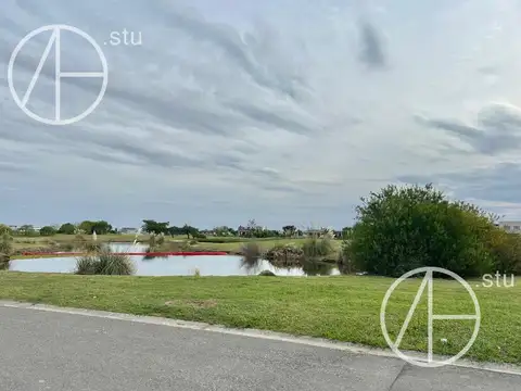 Terreno en Venta en El Cantón - Barrio Golf, USD 89.000