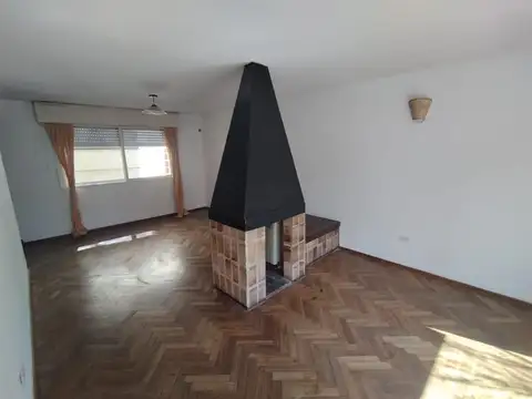 Departamento en Alquiler en Echesortu, $ 640.000