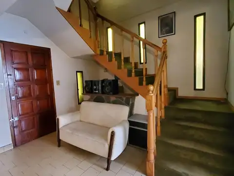 Casa 5 ambientes con 2 baños