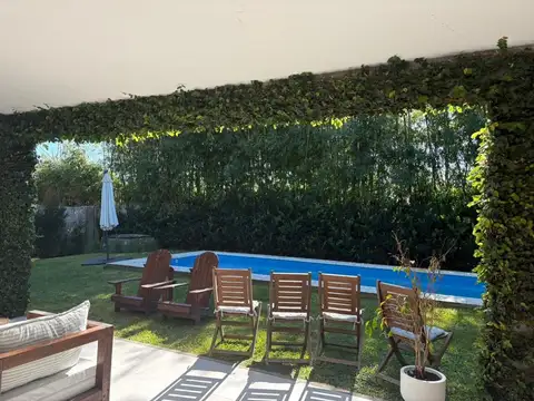 Casa en Alquiler con 3 cocheras