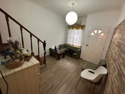 ALQUILER DUPLEX 3AMB CON PATIO Y COCHERA. SIN EXPENSAS