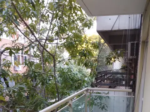 Juan Manuel de Rosas 1491, un dormitorio, frente balcón. Luminoso 481-5308