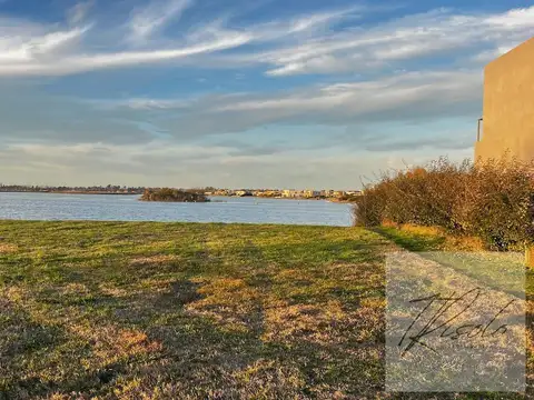 Lote en venta. Laguna Central, en Barrio Cerrado Puertos Marinas, Escobar