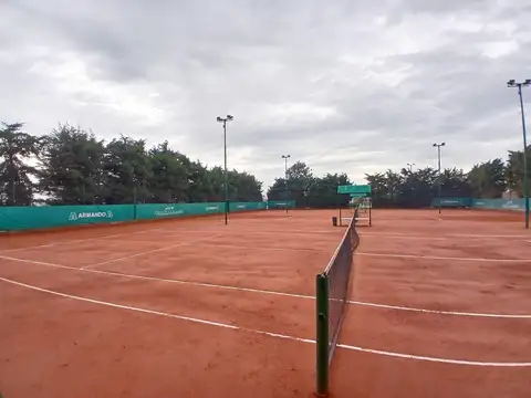 EXCELENTE LOTE CON FONDO AL LAGO-PAVIMENTO-ELECTRICIDAD