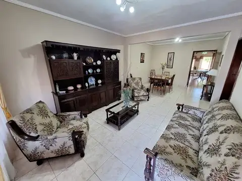 VENTA CASA + 2 DEPARTAMENTOS  LOMAS DE ZAMORA