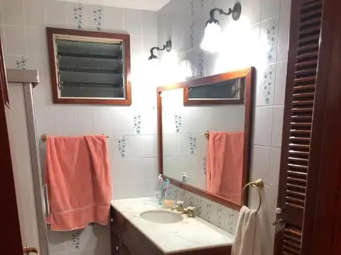 Casa en Venta con 4 cocheras