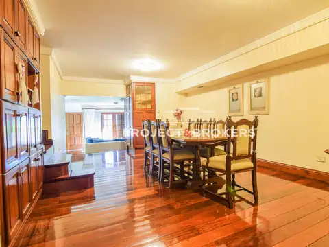 Casa en Venta con 5 cocheras