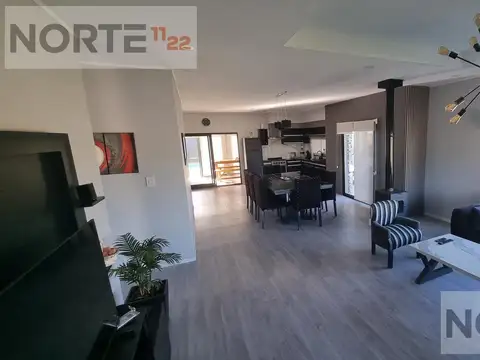 Casa 4 ambientes con 2 baños