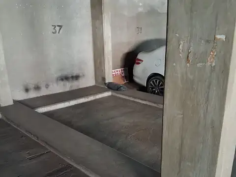 VENDO COCHERA EN EL CENTRO