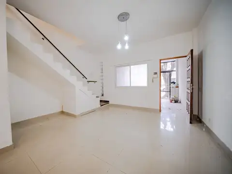 VENTA CASA 4 AMBIENTES VILLA URQUIZA - PERMUTA