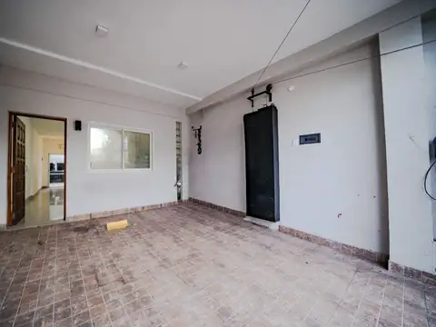 Casa 5 ambientes con 1 baño