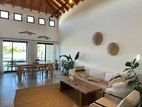 Casa 6 ambientes con 3 baños