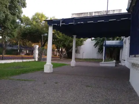 CASA 16 AMB EN VENTA CAMPANA EN 5 LOTES ESQUINA