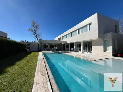Casa en Venta - 6 Dormitorios 6 Baños - 1200mts - La Plata - Grand Bell II