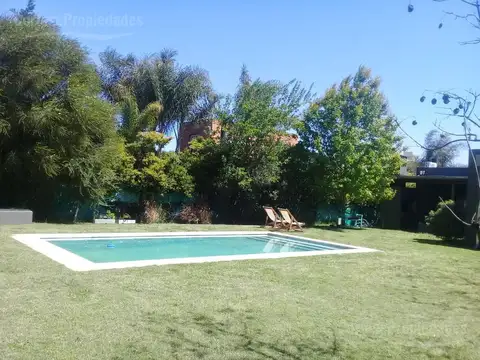 Casa 6 ambientes con 2 baños