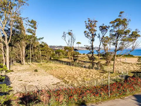 Lote de 2328 mt2 a 50 metros del mar en Solanas 100