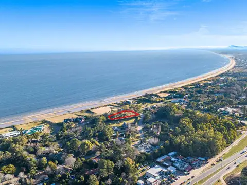 Lote en venta de 2.328 mt2 a 50 metros del mar en Solanas