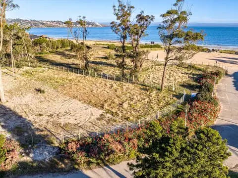 Lote en venta de 2.328 mt2 a 50 metros del mar en Solanas